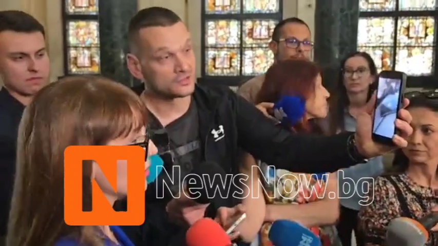 Влогърът Симон Милков представи видеоматериал по време на пресконференция, проведена след мащабната акция в столичния квартал „Ботунец“, в която участваха представители на Софийската районна прокуратура (СРП), Софийската градска прокуратура (СГП), СДВР и ГДБОП.