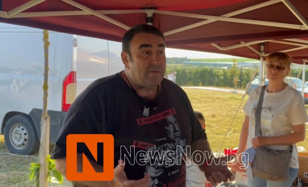 Павел Стоименов подари брашно от своята реколта на посетители на „Исторически парк“