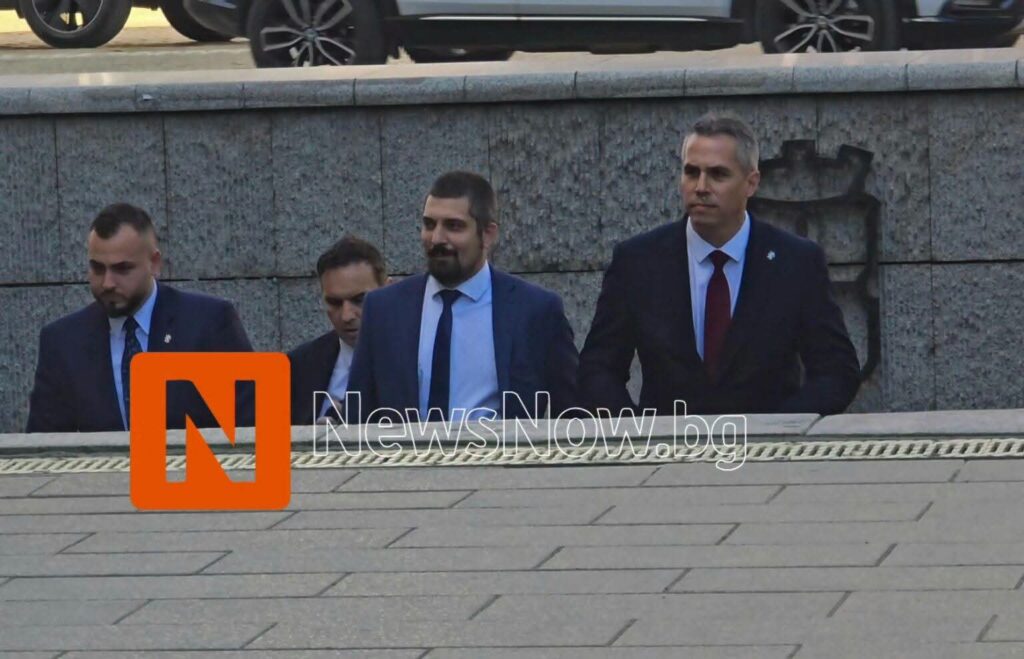 „Възраждане“ поиска оставката на външния министър Велислава Петрова
