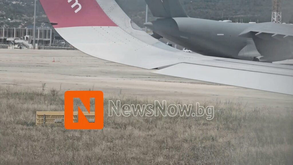 Военен самолет, забелязан на летище Варна от репортер на NewsNow.bg