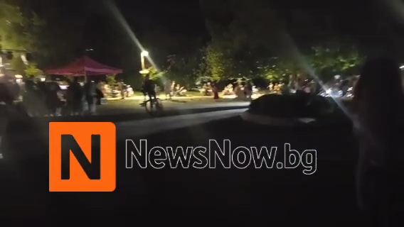 Отново Варна без осветление: Младежи се придвижваха с фенери в Морската градина