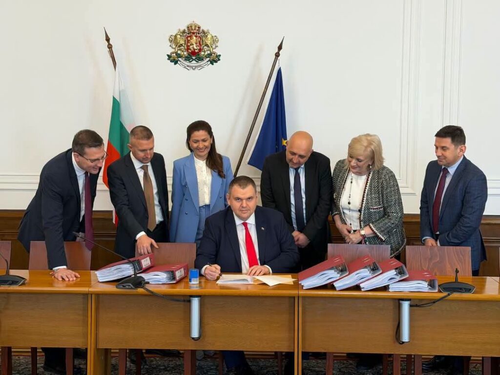 Пеевски декларира близо 9 млн. евро дивидент и над 400 хил. евро в банкови сметки