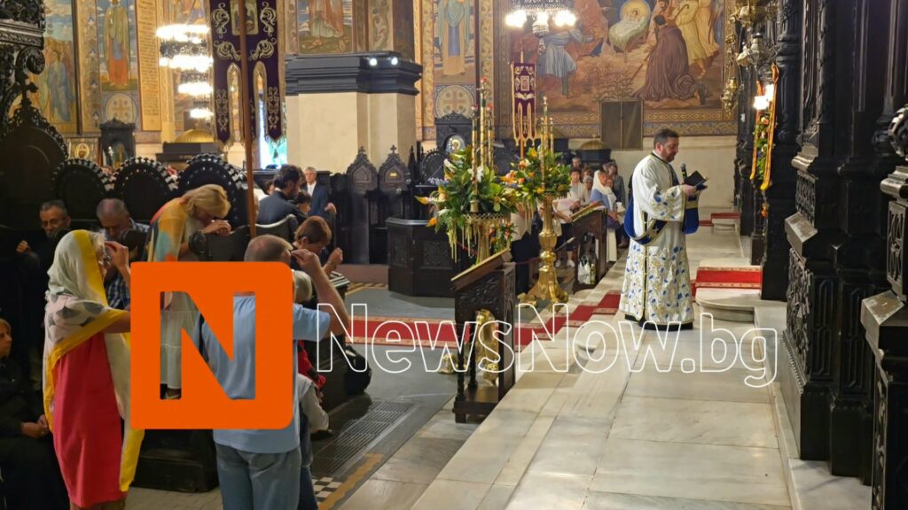 Варна отбелязва своя празник с тържествена литургия и военен ритуал