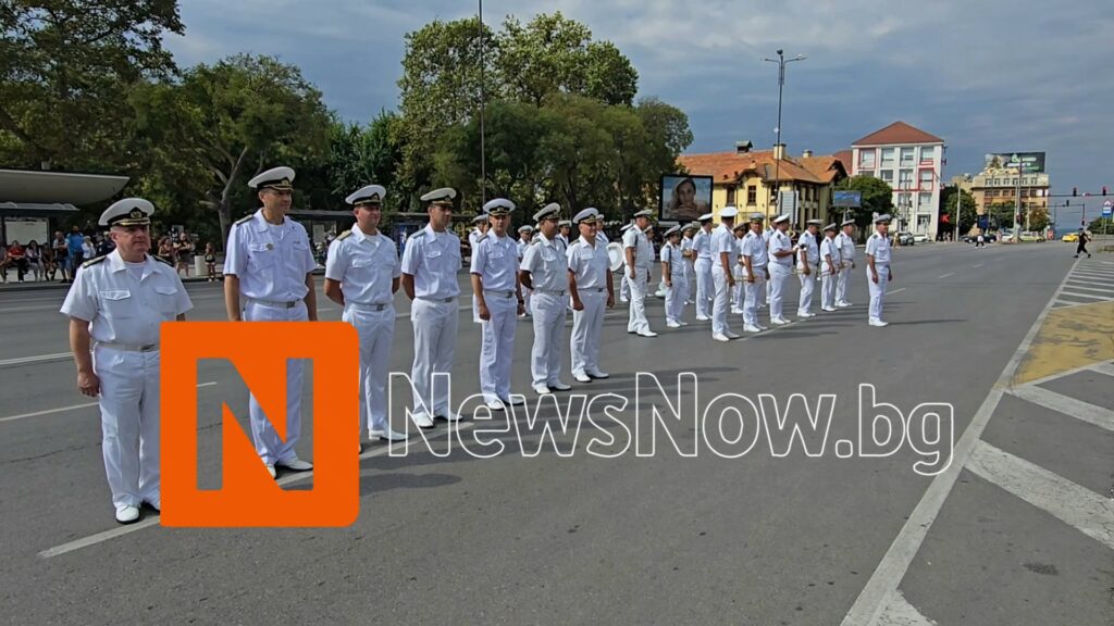 Варна отбелязва своя празник с тържествена литургия и военен ритуал