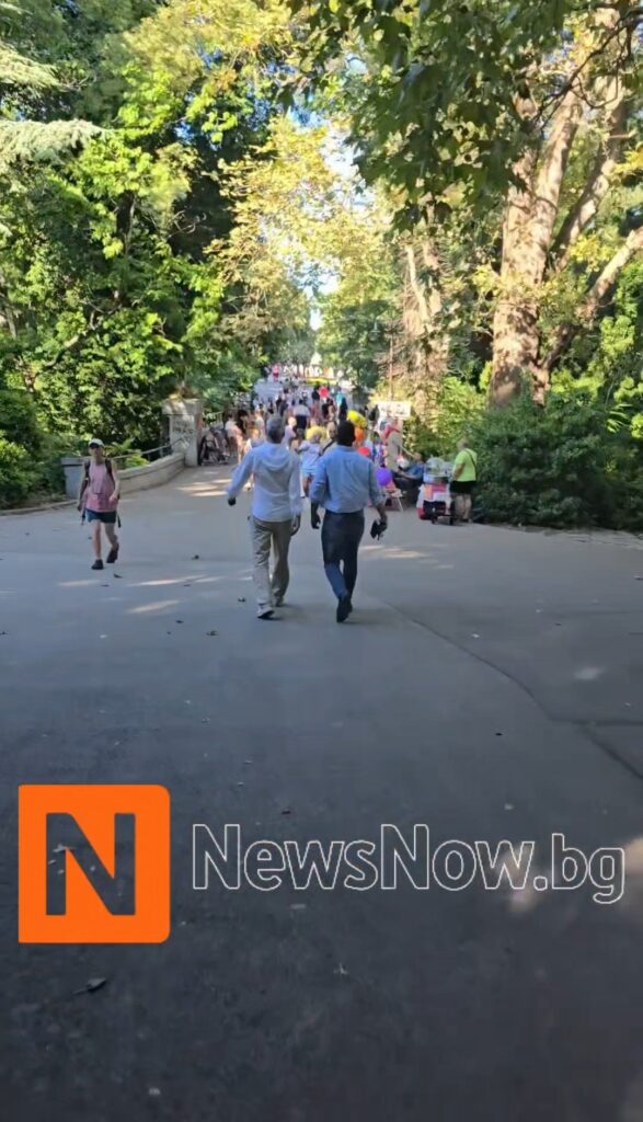 Андрей Гюров на разходка във Варна: Поздрави варненци за празника и коментира случая с Георги Кузов