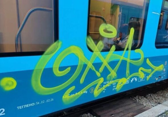 3912