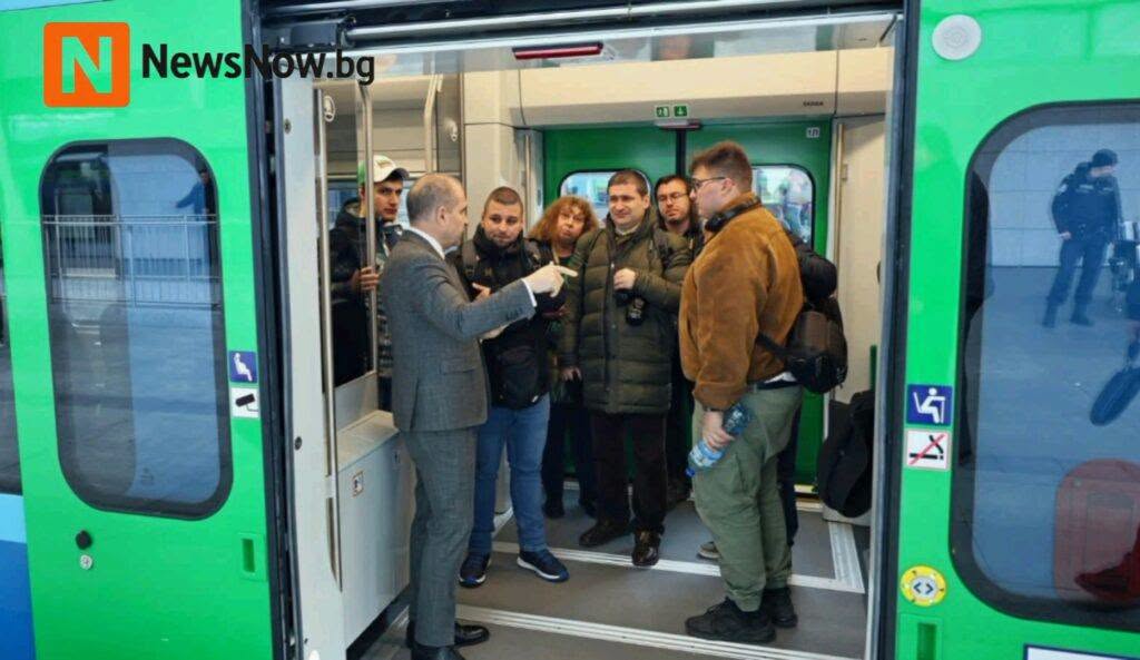 Новите влакове тръгнаха, а вандалите не закъсняха: композиция осъмна изрисувана