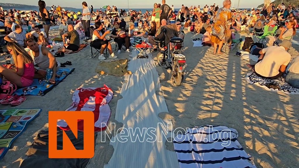 „Най-дългата вечеря на плажа“ събра Варна: кметът, областният управител и председателят на СОС
