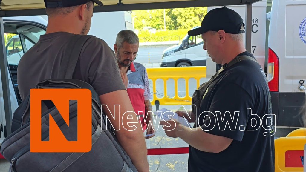 Журналистът Емилия Павлова извикана в районно управление след заснемане на украински бусове: „Въпросите не са нарушение“