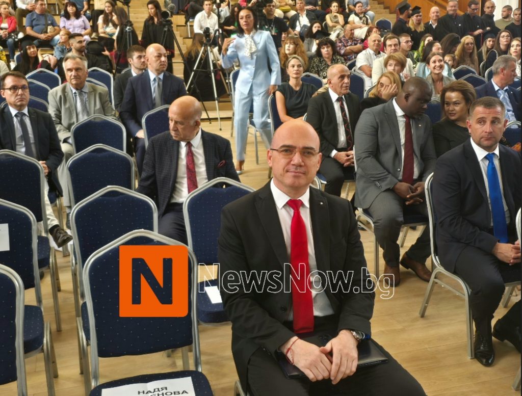 Илин Димитров получи почетен плакет за доброто сътрудничество с ВУТП