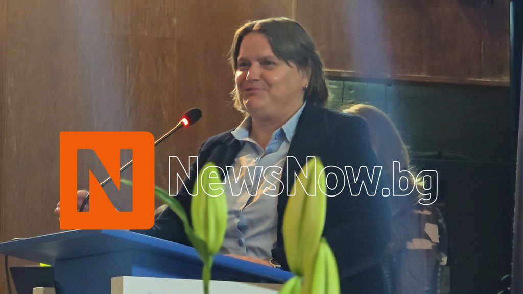 Надежда Бобчева получи почетен плакет за съвместната работа с ВУТП