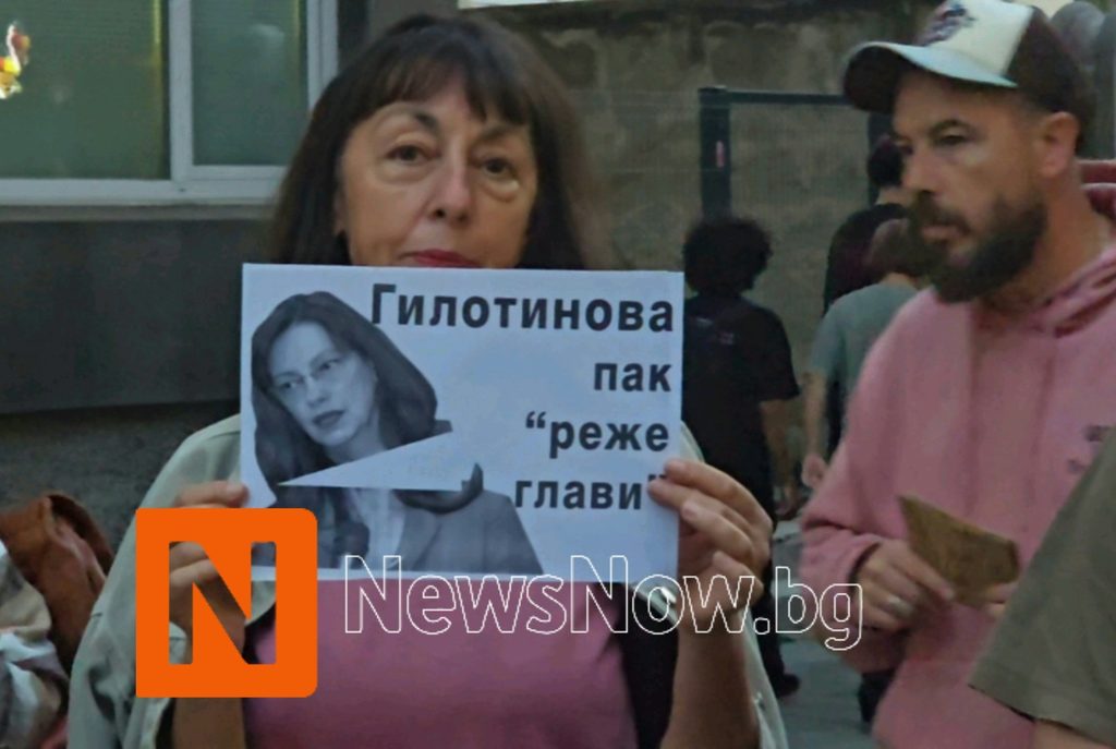 Протест пред БНТ в защита на журналиста Георги Ангелов