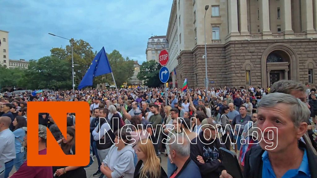 Протест в София поиска оставката на Румен Радев