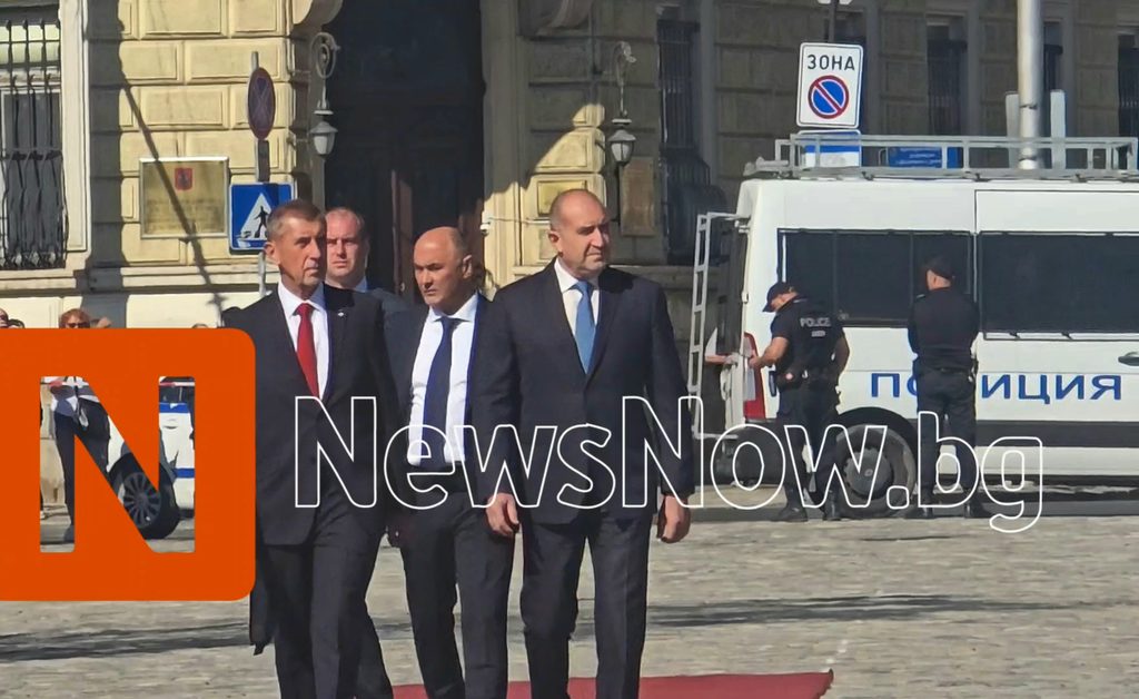 Румен Радев посрещна Андрей Бабиш с официална церемония в София