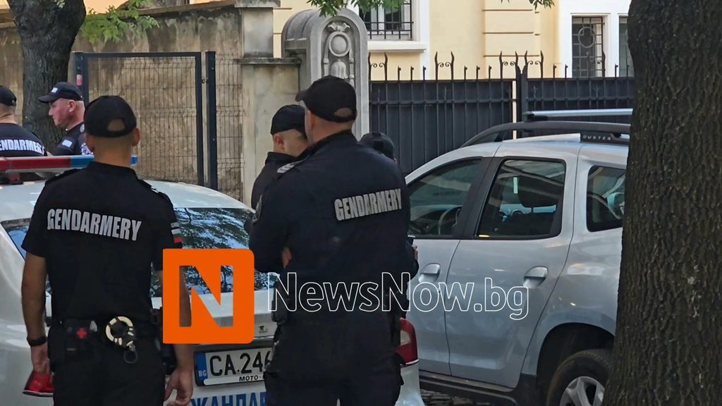 Премиерът си поръча опрятни улични полицаи с добър английски