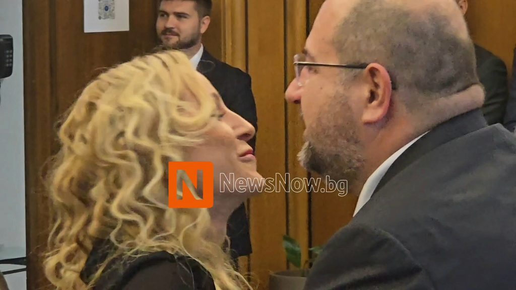 Ваня Тагарева поздрави колегите си за празника на София с целувка по бузите