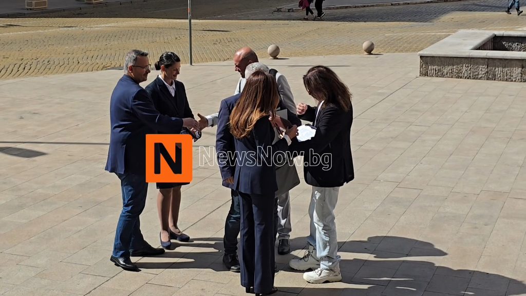 Иван Христанов и Стоянка Черкезова внесоха подписите си за регистрация в ЦИК