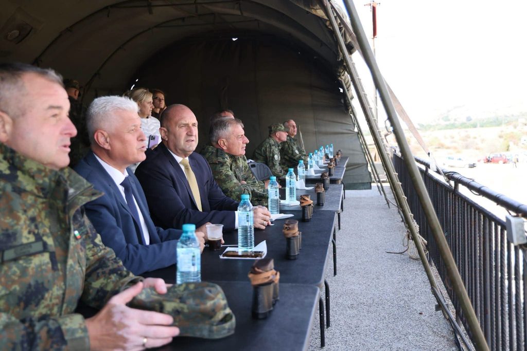 Премиерът Радев призова за цялостна интеграция на дроновете в армията