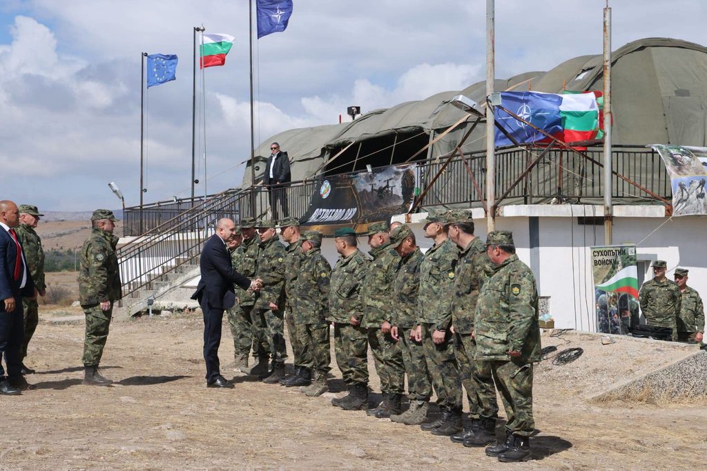 Премиерът Радев призова за цялостна интеграция на дроновете в армията