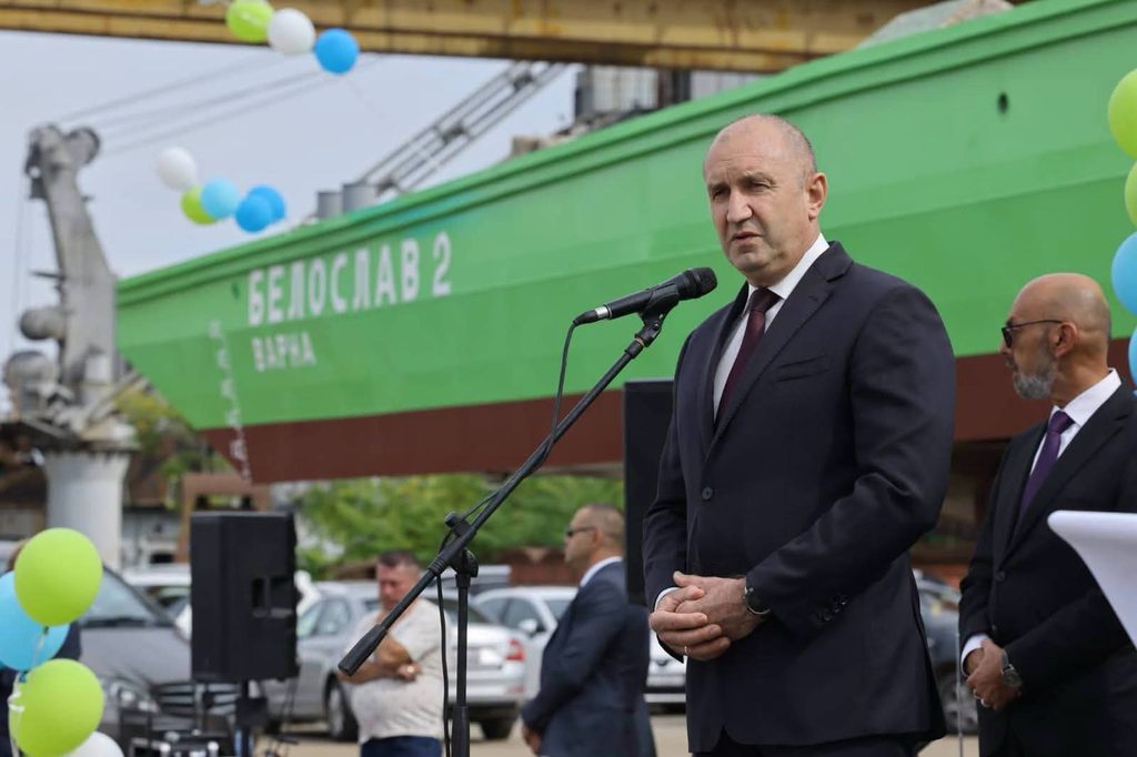 Спуснаха на вода нов български ферибот, премиерът Радев похвали конструкторите