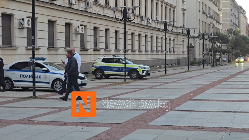 „Хорото“ пред Народния театър беше спряно: Мартин Микуш обясни пред NewsNow.bg защо е против инициативата