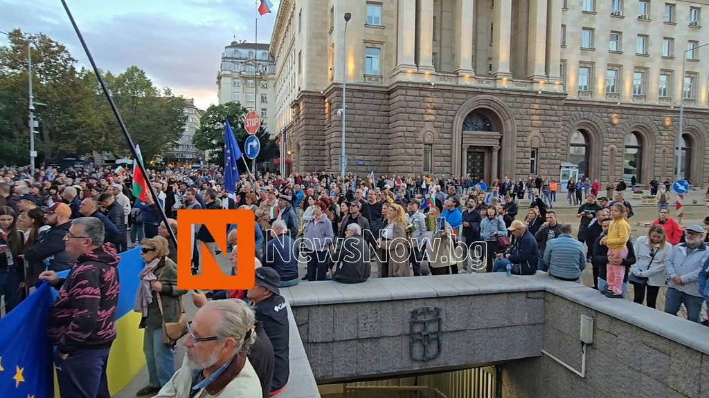 Протест срещу Илияна Йотова затвори площад „Независимост“ в София