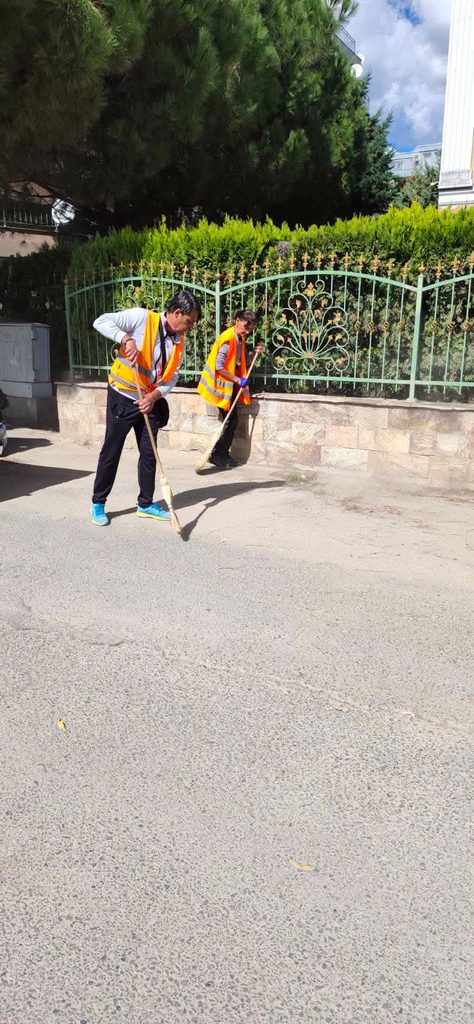 Бригадно почистване в Слънчев бряг-запад: Кметът Николай Димитров се похвали, но въпросите остават