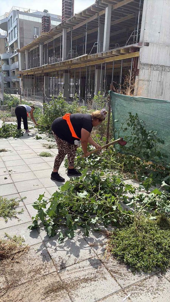 Бригадно почистване в Слънчев бряг-запад: Кметът Николай Димитров се похвали, но въпросите остават