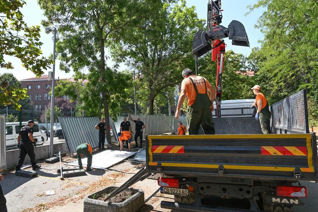 Столична община запорира сметките и автомобилите на „Капитолия“ и пристъпва към запечатване на обекта