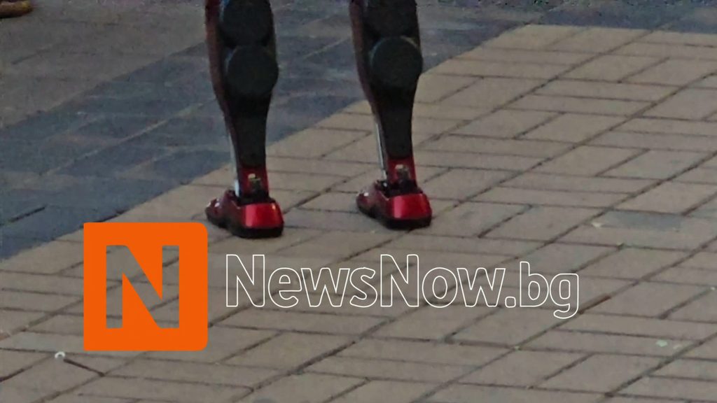 Робот завладя центъра на София! IRONBOT се превърна в новата градска атракция