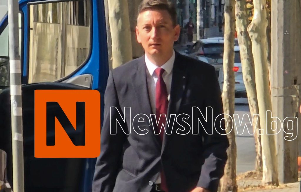 Иван Василев дойде пеша на празника: Да оставим служебните автомобили и да бъдем по-близо до хората