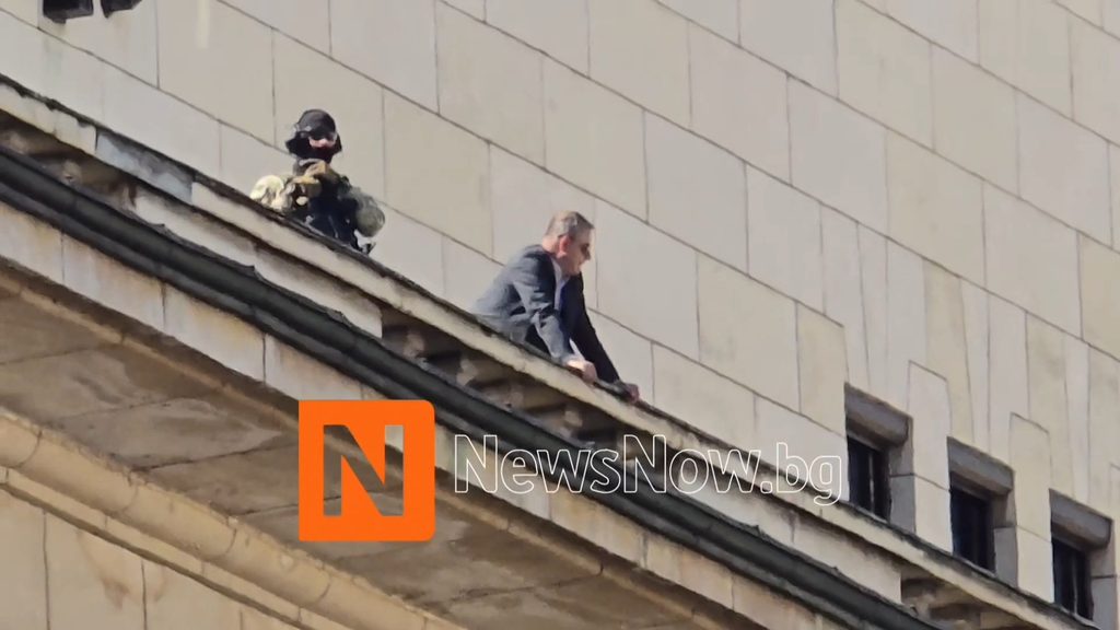 Снайперисти и специални служби пазеха властта и тленните останки на цар Самуил в София