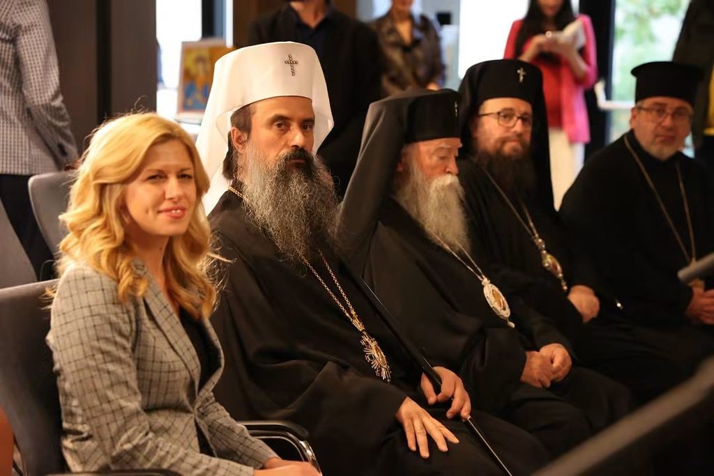 Патриарх Даниил и председателят на парламента Михаела Доцова откриха благотворителната кампания „Деца рисуват за деца