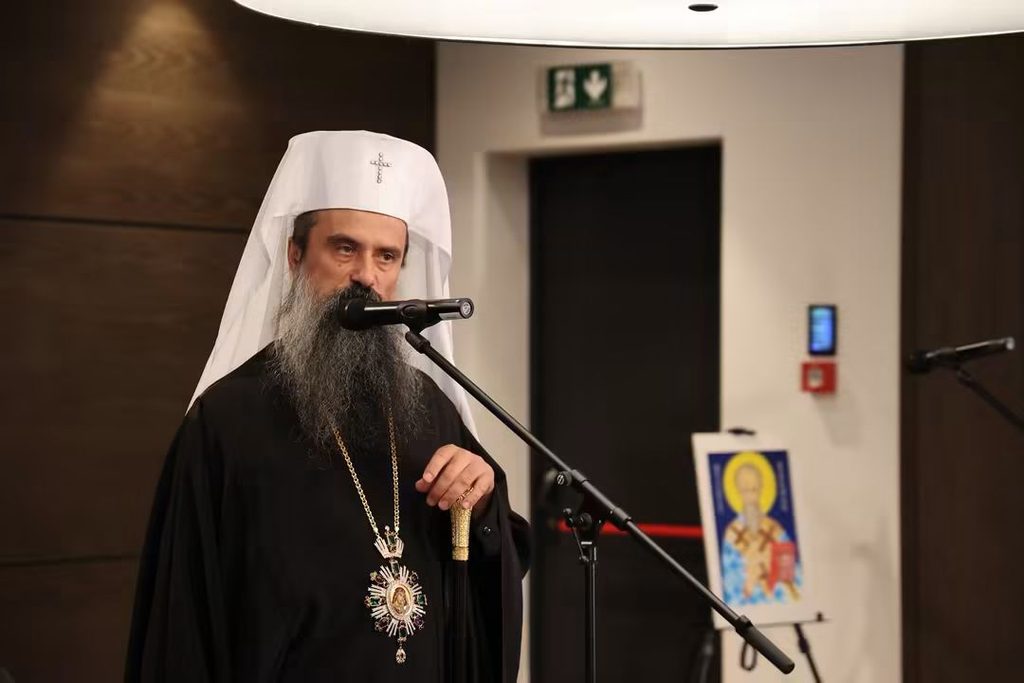 Патриарх Даниил и председателят на парламента Михаела Доцова откриха благотворителната кампания „Деца рисуват за деца