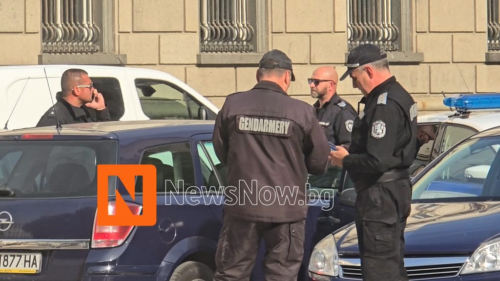 Тревога в центъра на София: Провериха изоставени куфар и раница пред Президентството