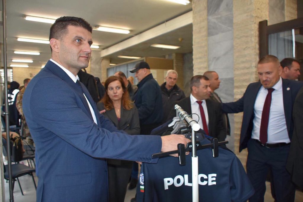 Академията на МВР беше домакин на изложение на български производители на полицейски униформи