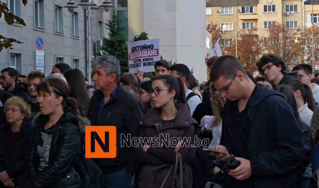Младите лекари отново на протест: Политици от различни формации подкрепиха исканията им за достойно заплащане и реформи